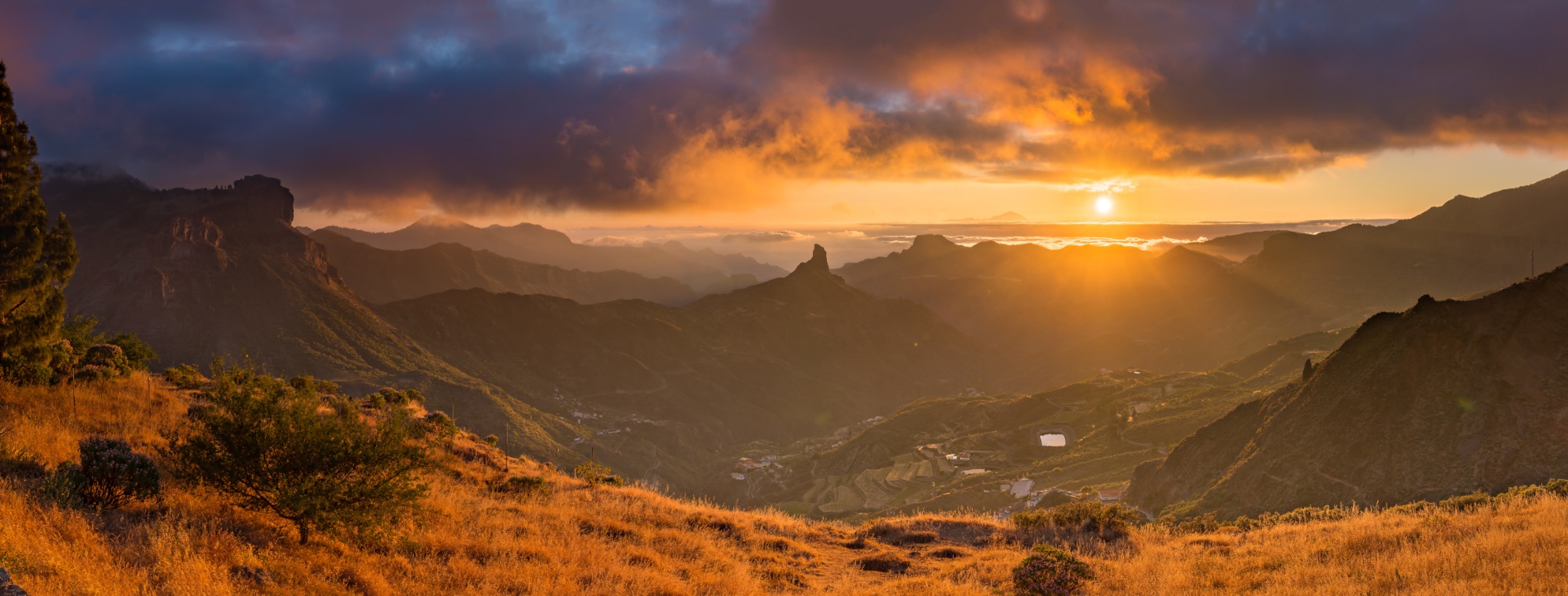 Gran Canaria Mountains
            Photo: Sebastian, Adobe Stock